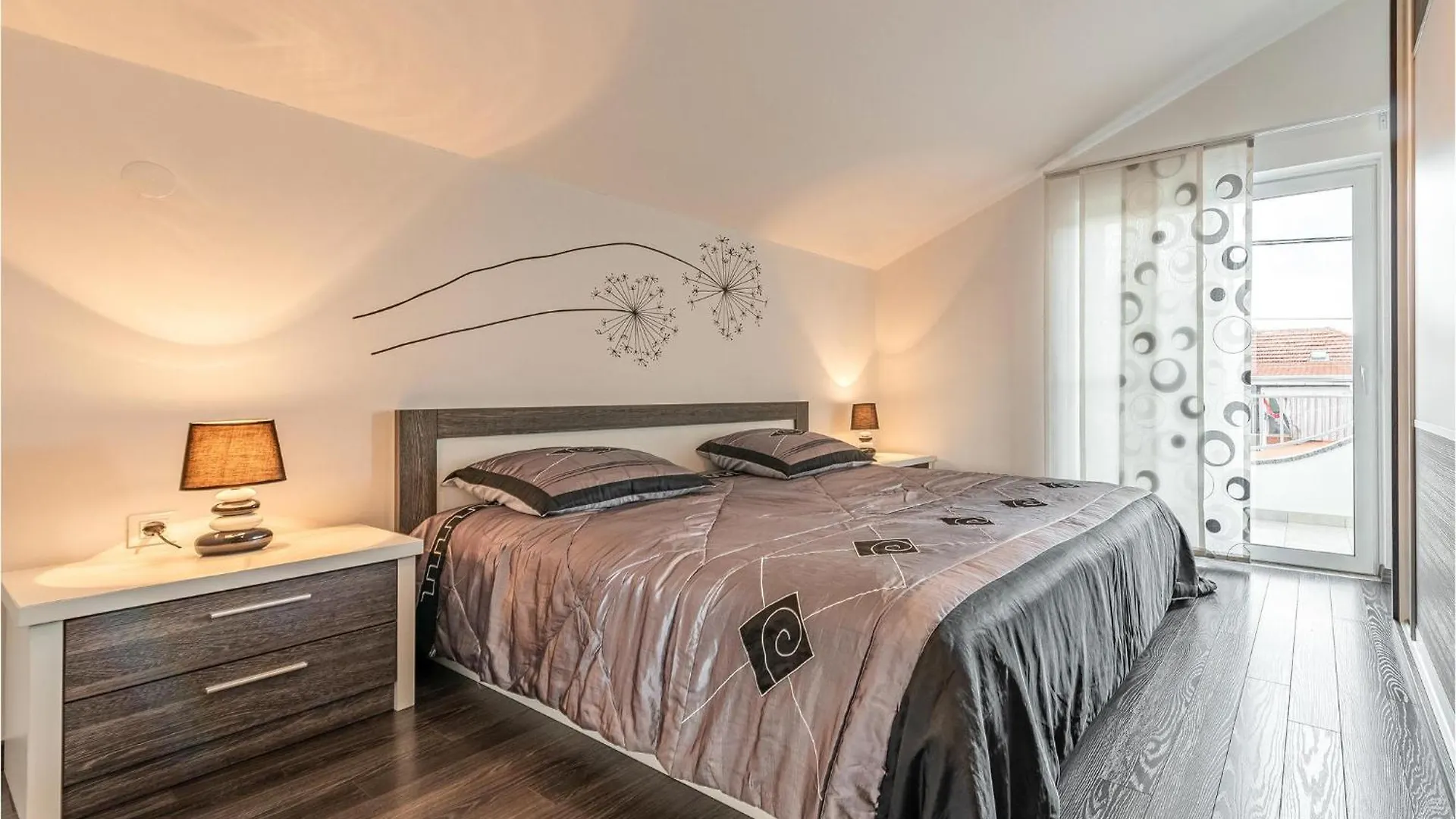 2 Bedroom Lovely Apartment In 자다르 크로아티아